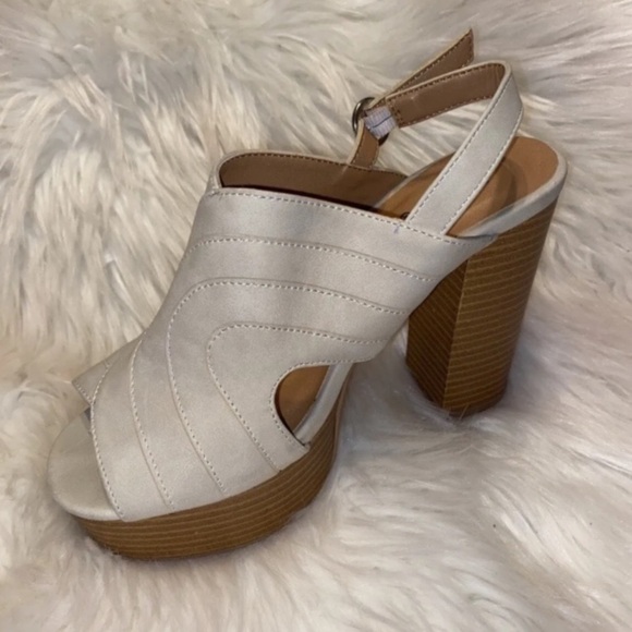 QUPID Slingback Sandals Heels Size  6 Neutral Beige Open Toe Block Heel - Picture 3 of 14